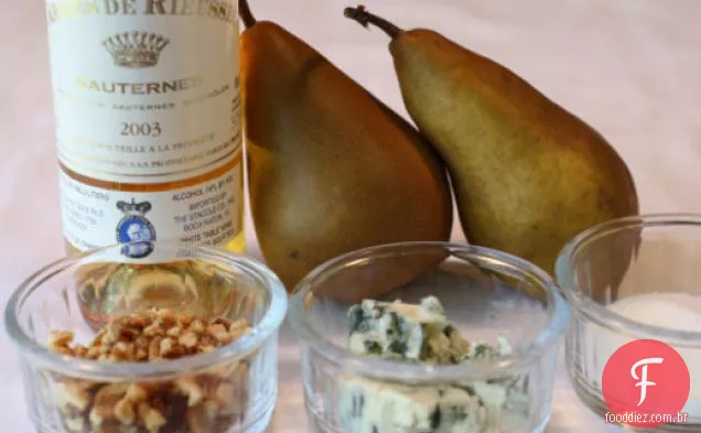Francês em um Flash: Roquefort e peras torradas recheadas com nozes com xarope de Sauternes