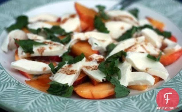Jantar Esta Noite: Salada De Pêssego Caprese
