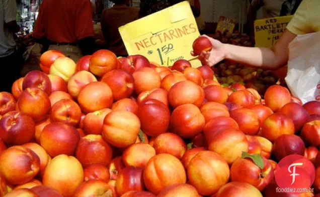 Cozinhar o livro: nectarina e Nogueira Galettes