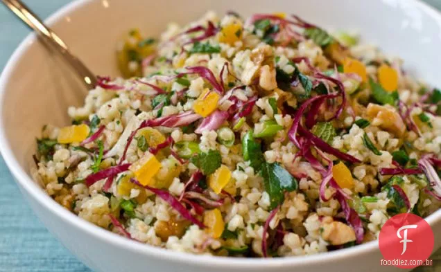 Salada Bulgur com damascos, Radicchio, ervas e nozes