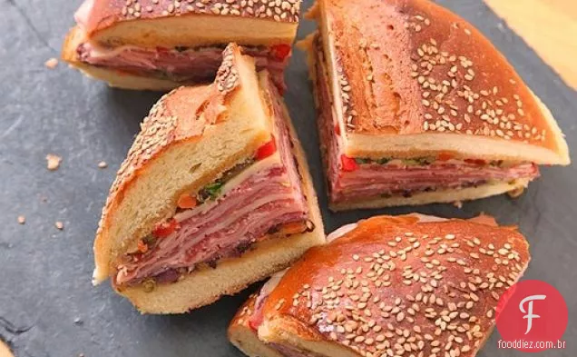 Sanduíche Clássico De Muffuletta De Nova Orleans