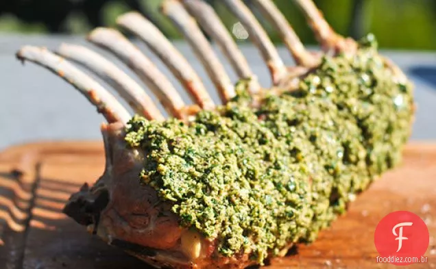 Grelhar: mostarda e ervas Crusted Rack De Cordeiro