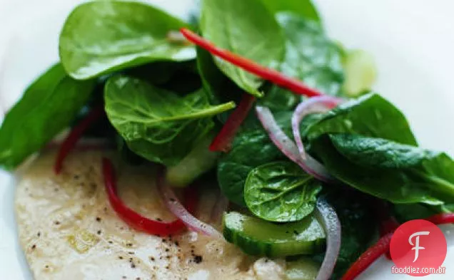 Frango gengibre com pepino-salada de espinafre