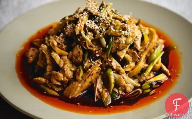 Frango frio de Fúcsia Dunlop com molho Sichuanês picante (Liang Ban Ji)