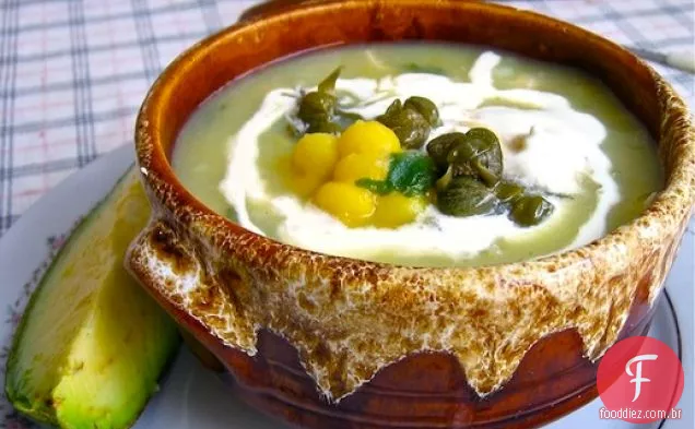 Ajiaco: sopa Colombiana de frango e batata