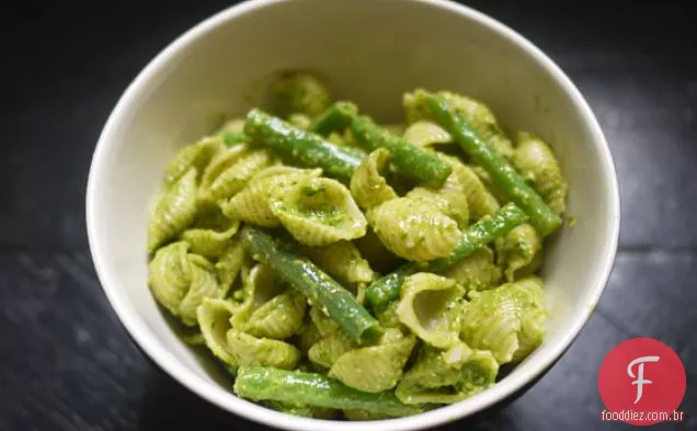 Massa Com Pesto De Espinafre E Verts De Haricots