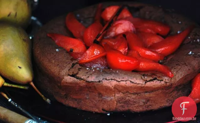 Bolo de Chocolate sem farinha com peras temperadas