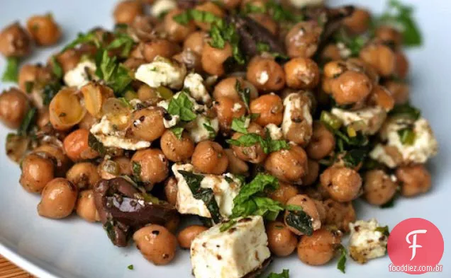 Salada de grão de bico com vinagrete de cominho
