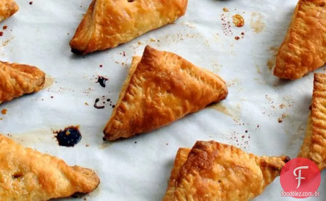 Turnovers da massa folhada da data e da Porca