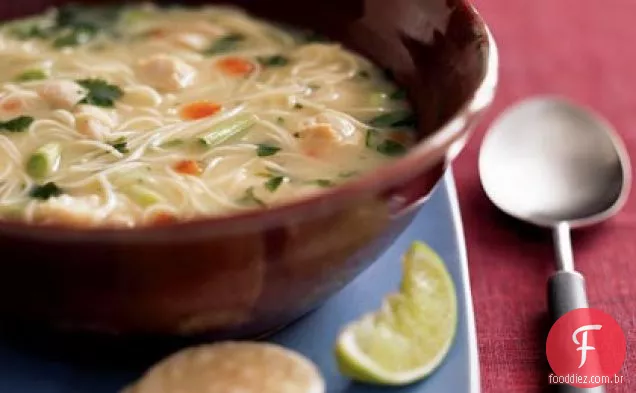 Sopa De Macarrão De Galinha Asiática