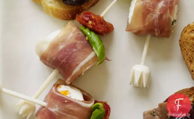Mozzarella e Prosciutto mordidas com Pesto