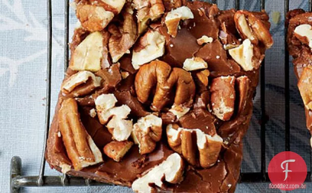 Brownies simples com cobertura de Chocolate