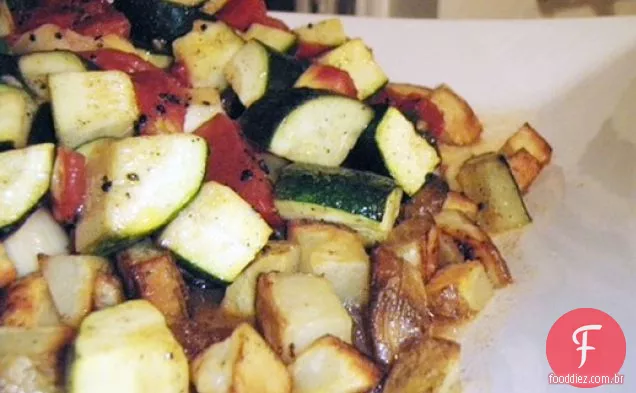 Tomates assados, abobrinha e batatas com Charnushka