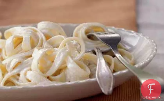 Molho Alfredo (com fettuccine)