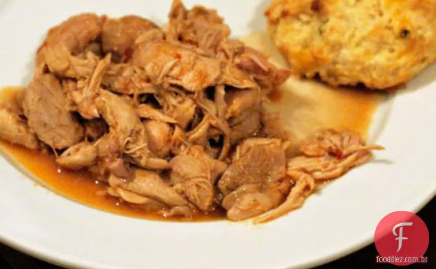 Cozinhar com cerveja: fogão lento Rauchbier puxou frango