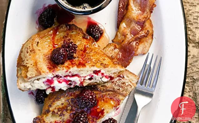 Brinde francês Mascarpone com xarope de Amora quente