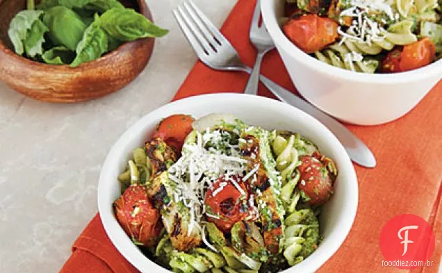 Massa Pesto com frango e tomate