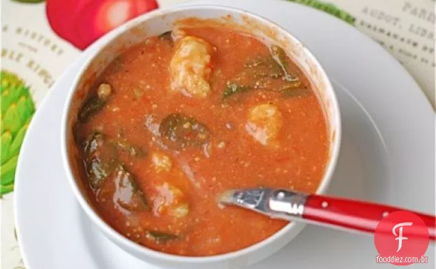 Sopa de salsicha e espinafre com bolinhos de Fubá