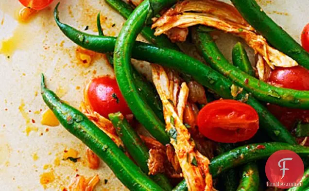 Salada de frango e feijão verde ao estilo coreano