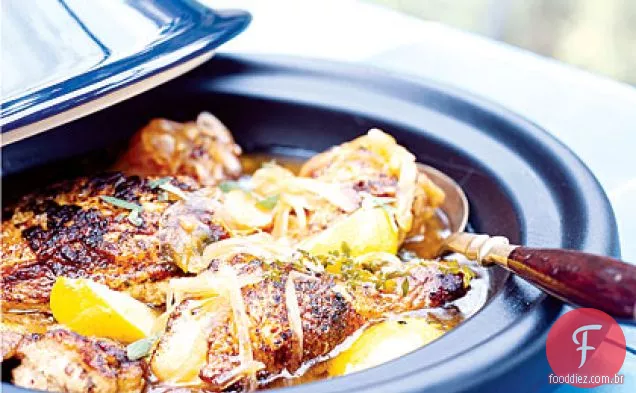 Tagine de frango com cebola, mel e hortelã
