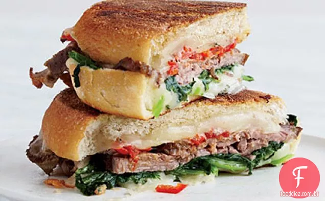 Carne, brócolis Rabe e Provolone Panini