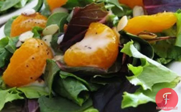 Salada de espinafre com molho de sementes de papoula