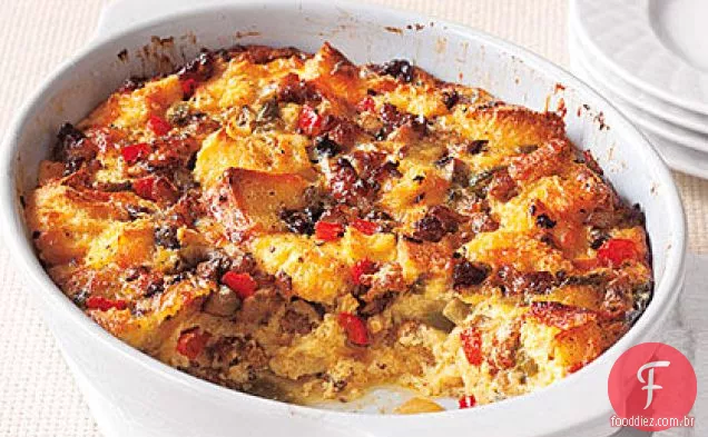 Caçarola de salsicha, ovo e vegetais