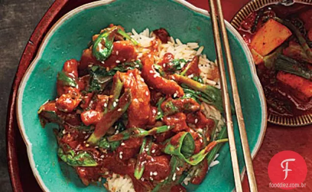 Dak Bokkeum com espinafre (frango cozido coreano com espinafre)