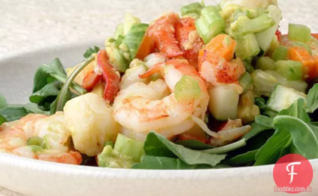 Salada de abacate com frutos do mar com gengibre