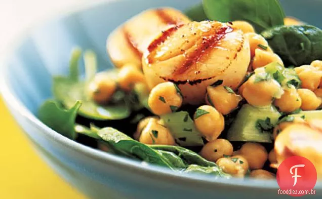 Vieiras grelhadas com salada de limão e Grão De Bico