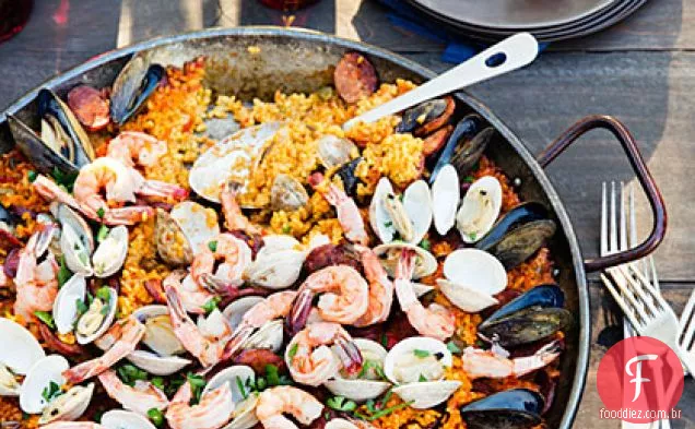 Frutos do mar grelhados e chouriço Paella