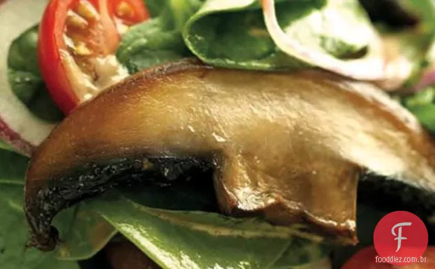 Salada Do Cogumelo Do Espinafre E Do Portobello Do Bebê