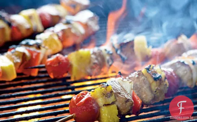Kebabs de frango Caribenhos com manteiga de limão-Caiena