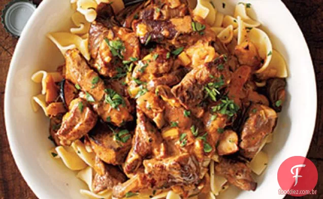 Estrogonofe de carne e cogumelos