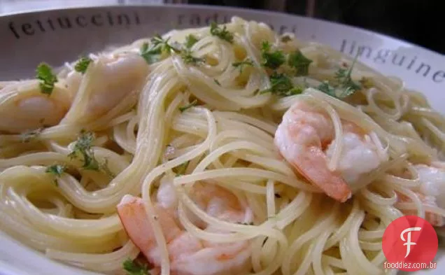 Jantar esta noite: camarão Scampi com macarrão