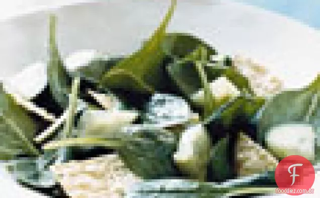 Salada de espinafre com molho de Tamarindo e Croutons Pappadam