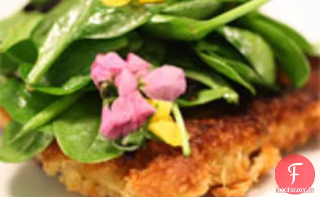 Francês em um Flash: Paillard de porco Dijon com espinafre e salada de flores