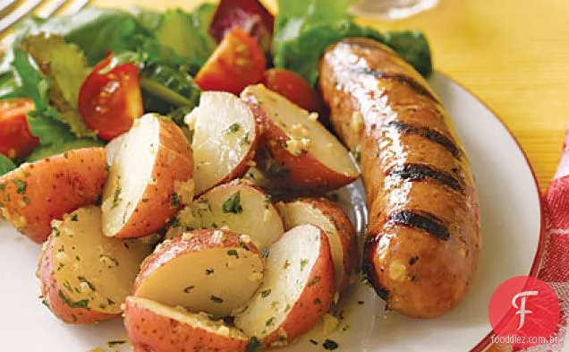 Salsichas com salada de batata quente