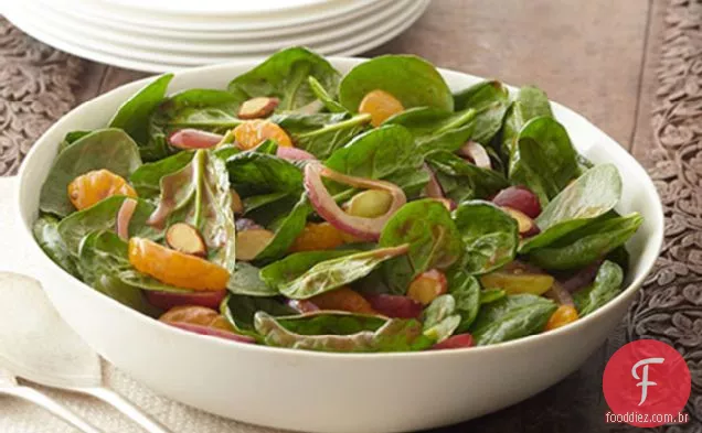 Junte A Salada Redonda De Espinafre