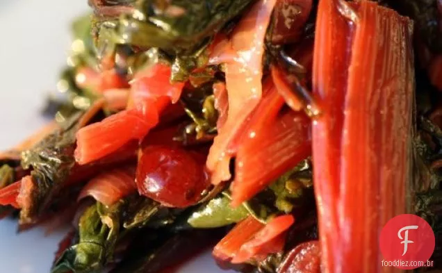 O ingrediente secreto (Cranberry): acelga de arco-íris refogada com Cranberries