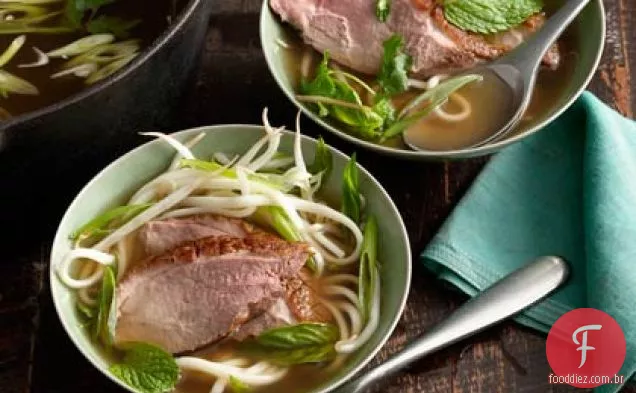 Sopa de pato e macarrão