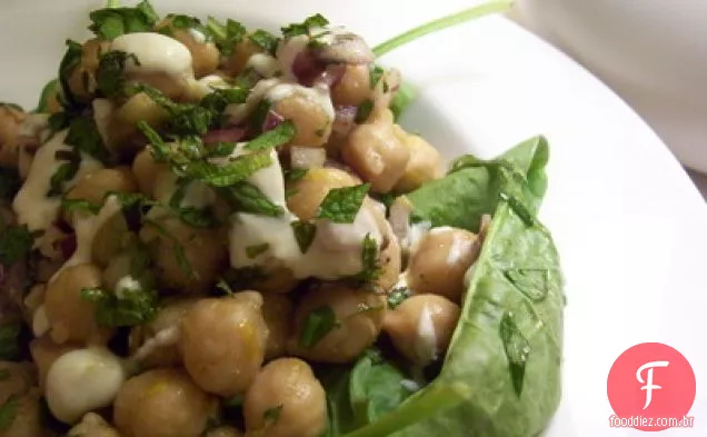 Salada De Grão De Bico E Espinafre Com Cominho Vinagrete E Iogurte De Laranja