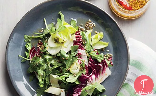 Salada de verduras amargas com molho Mirin temperado