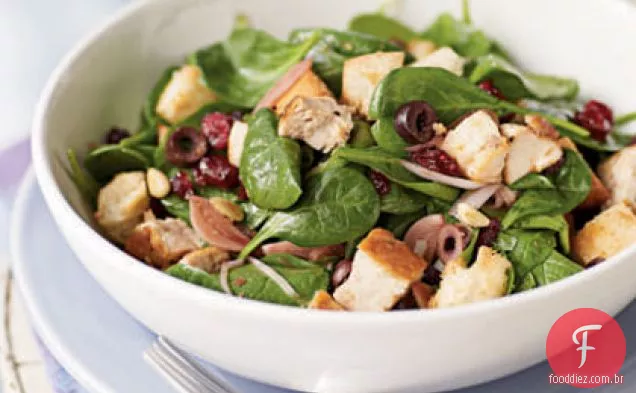 Salada de pão com Cranberries, espinafre e frango