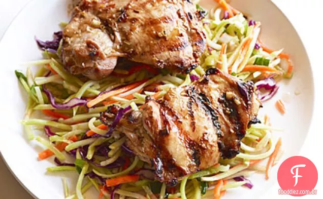Coxas de frango Tailandesas grelhadas com brócolis picante