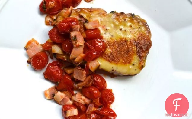Welsh Rarebit e bacon-tomates assados no pão de Cerveja Cheddar