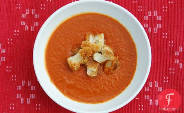 Sopa de tomate assada com açúcar mascavo com Croutons de Cheddar