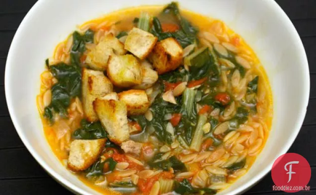Sopa Suíça de acelga e macarrão