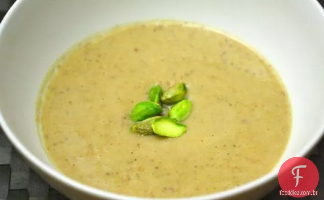 Sopa de pêra, pistache e pastinaga