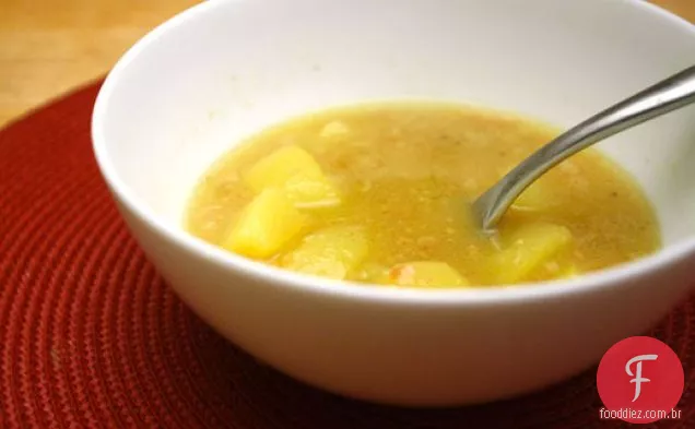 Sopa de batata com amêndoas fritas